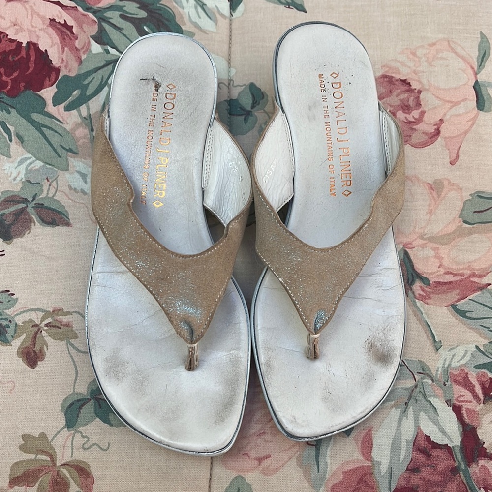 Donald J Pliner Cisar Sandals; Size 6.5